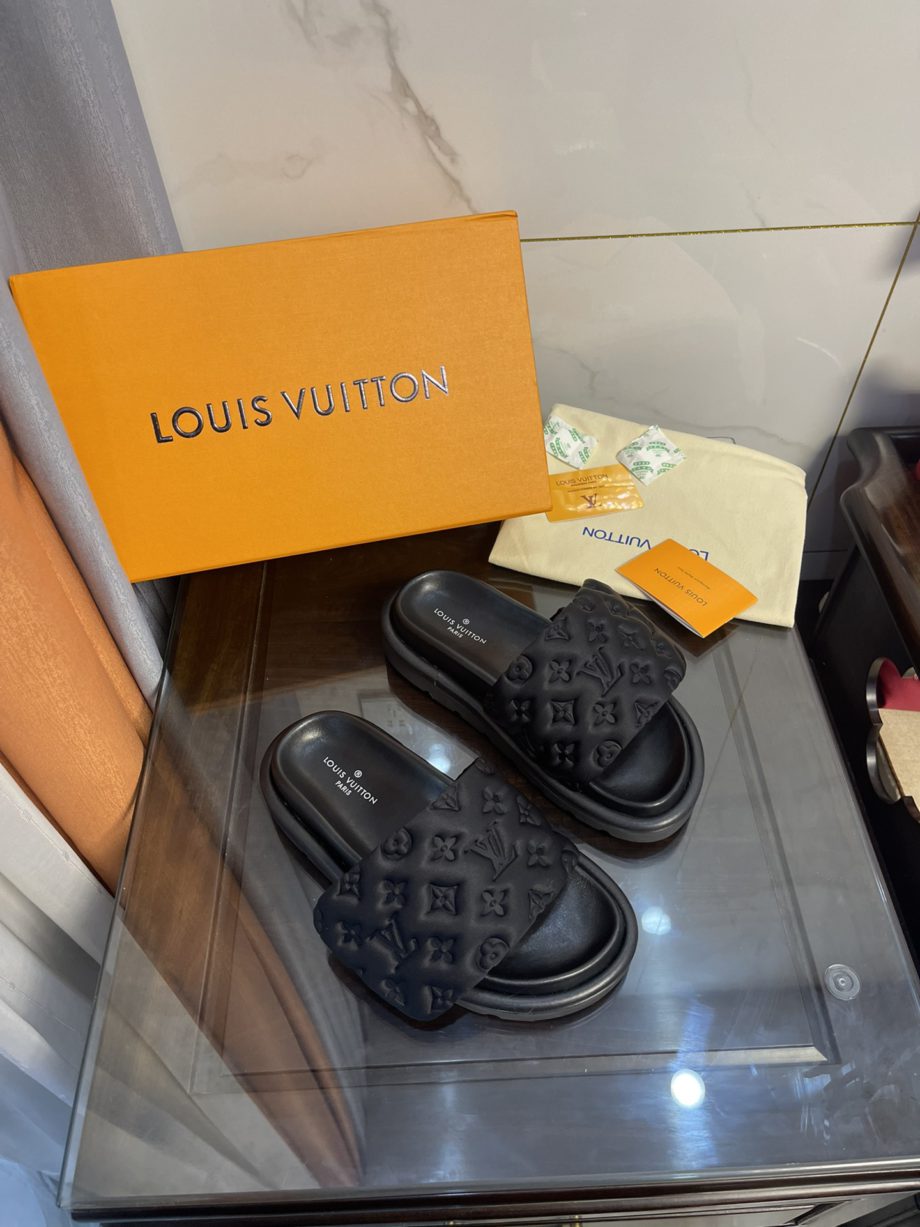 louis vuitton Women's Pool Pillow Comfort Flat Mule Black For Women 1AA1EF