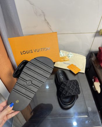 louis vuitton Women's Pool Pillow Comfort Flat Mule Black For Women 1AA1EF