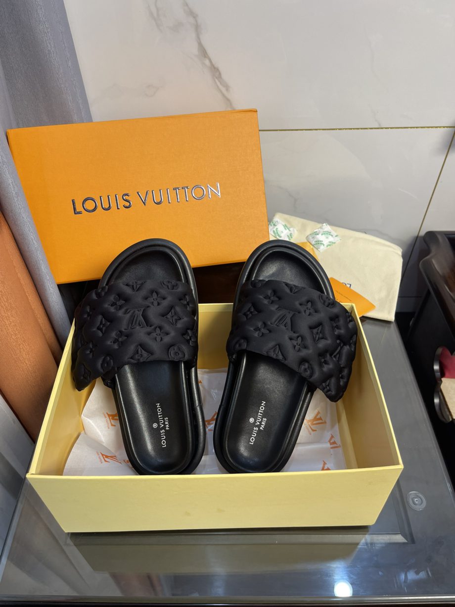 louis vuitton Women's Pool Pillow Comfort Flat Mule Black For Women 1AA1EF