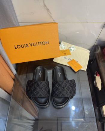 louis vuitton Women's Pool Pillow Comfort Flat Mule Black For Women 1AA1EF