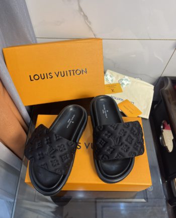 louis vuitton Women's Pool Pillow Comfort Flat Mule Black For Women 1AA1EF