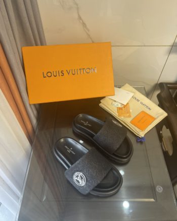 louis vuitton Women's Pool Pillow Comfort Flat Mule Black For Women