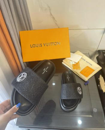 louis vuitton Women's Pool Pillow Comfort Flat Mule Black For Women
