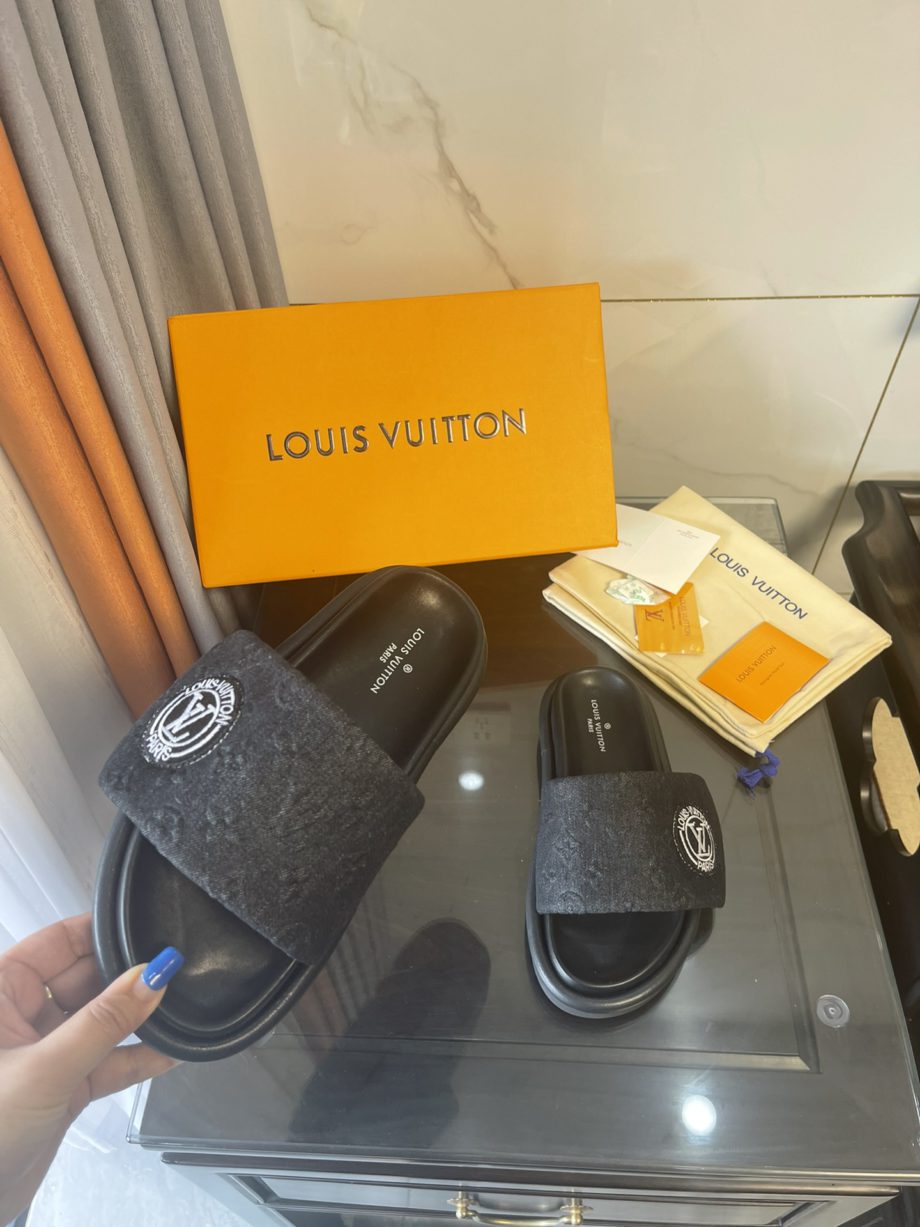 louis vuitton Women's Pool Pillow Comfort Flat Mule Black For Women