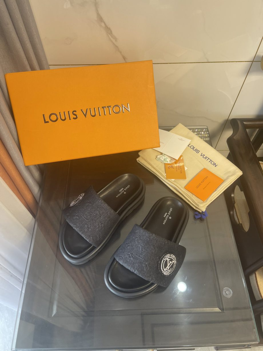 louis vuitton Women's Pool Pillow Comfort Flat Mule Black For Women