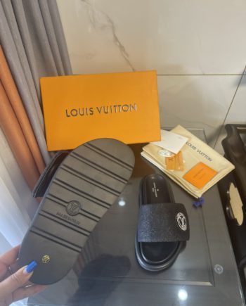 louis vuitton Women's Pool Pillow Comfort Flat Mule Black For Women