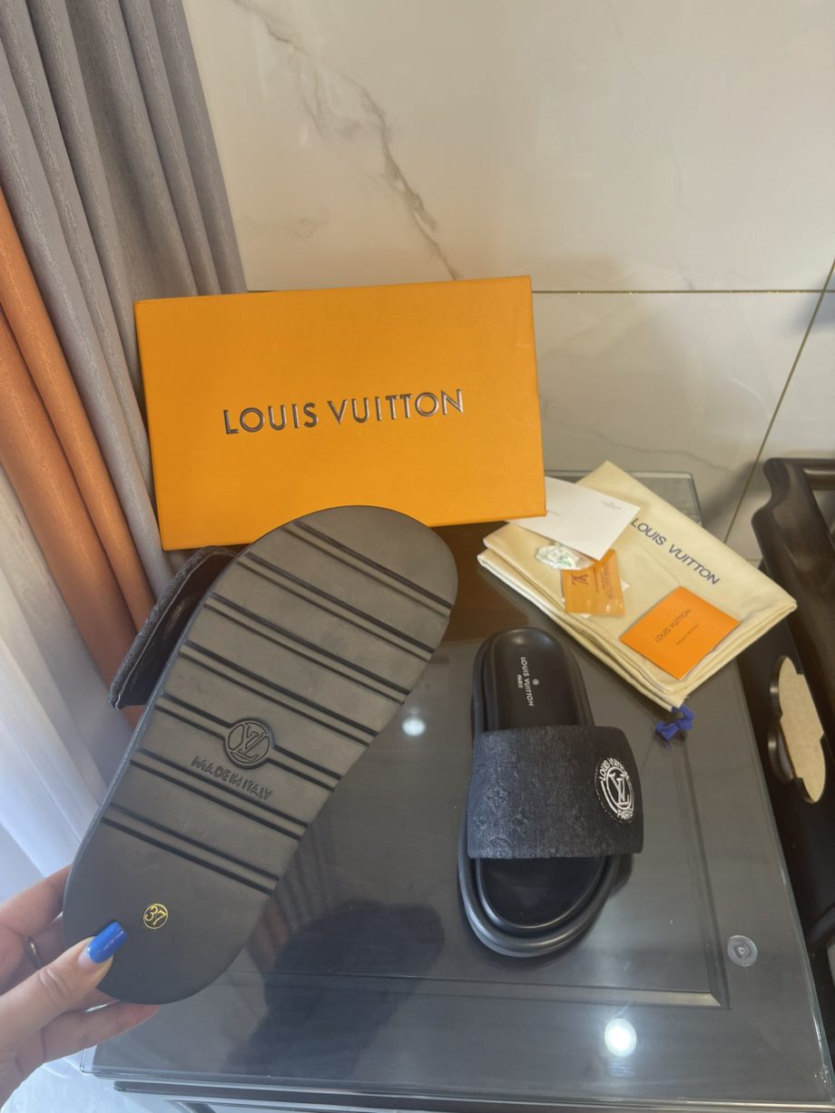 louis vuitton Women's Pool Pillow Comfort Flat Mule Black For Women
