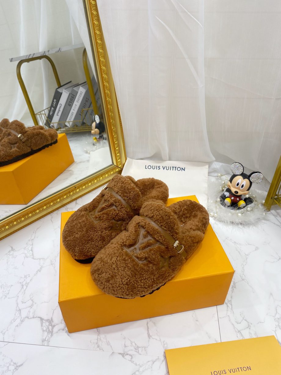 louis vuitton Women's Winterbreak Flat Comfort Mule Brown For Women LV