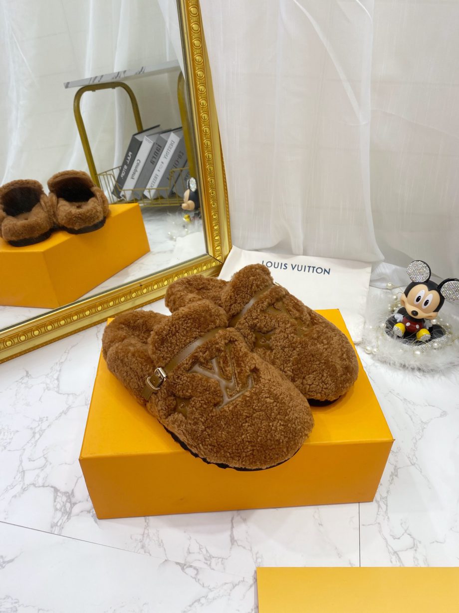louis vuitton Women's Winterbreak Flat Comfort Mule Brown For Women LV