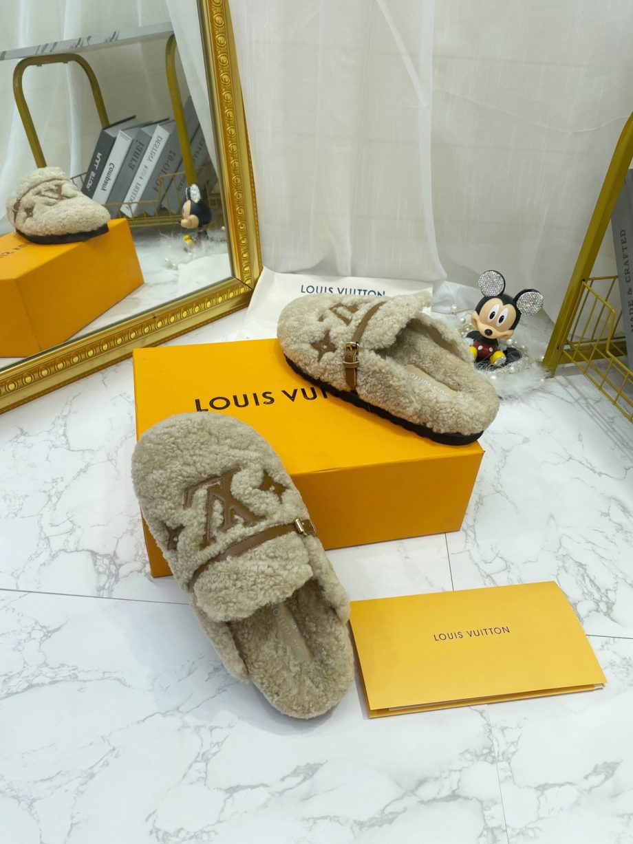 louis vuitton Women's Winterbreak Flat Comfort Mule Beige For Women LV