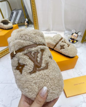 louis vuitton Women's Winterbreak Flat Comfort Mule Beige For Women LV