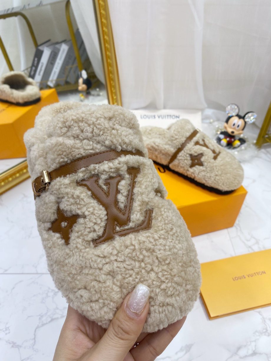 louis vuitton Women's Winterbreak Flat Comfort Mule Beige For Women LV