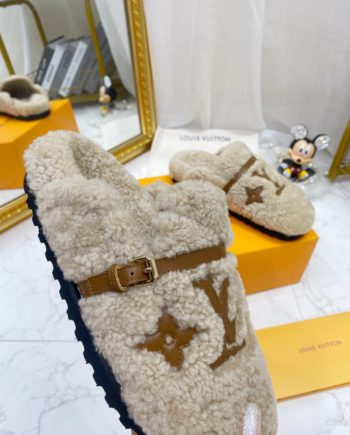 louis vuitton Women's Winterbreak Flat Comfort Mule Beige For Women LV