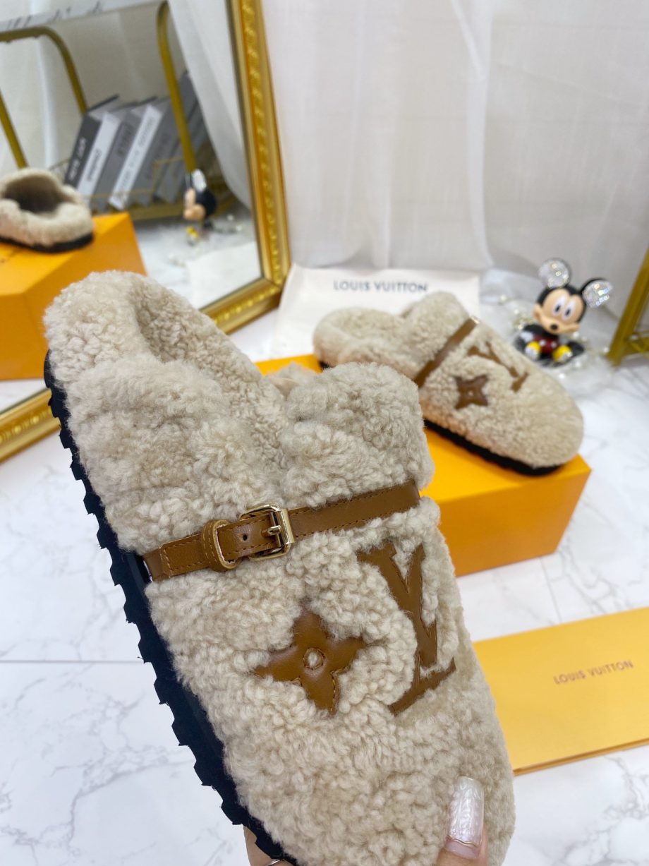 louis vuitton Women's Winterbreak Flat Comfort Mule Beige For Women LV