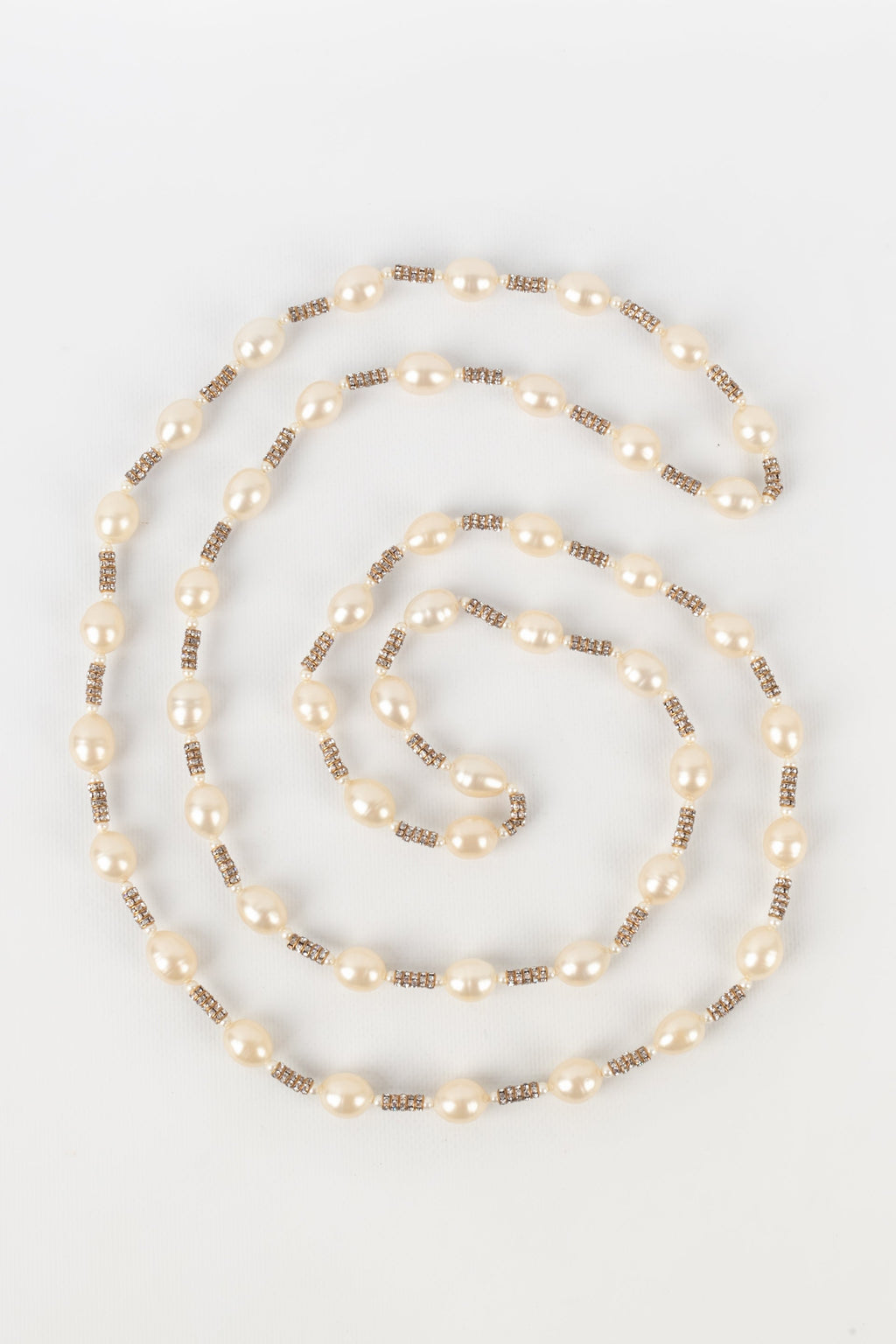 Collier de perles nacr��es Chanel 1990s