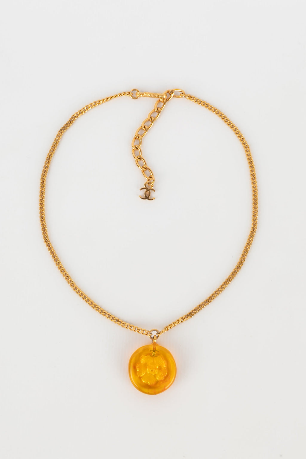 Collier cam��lia Chanel