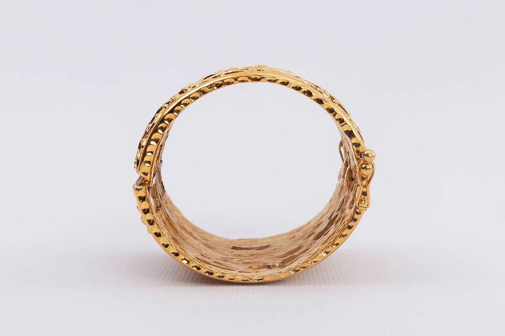 Bracelet manchette dorée Chanel 1980s