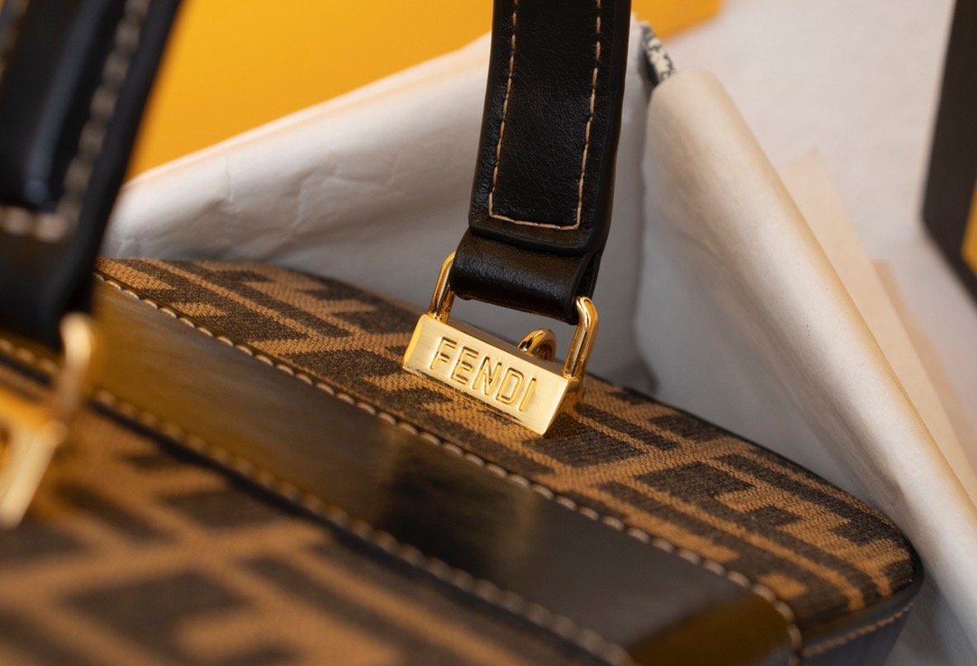 Designer Handbags Fendi 023