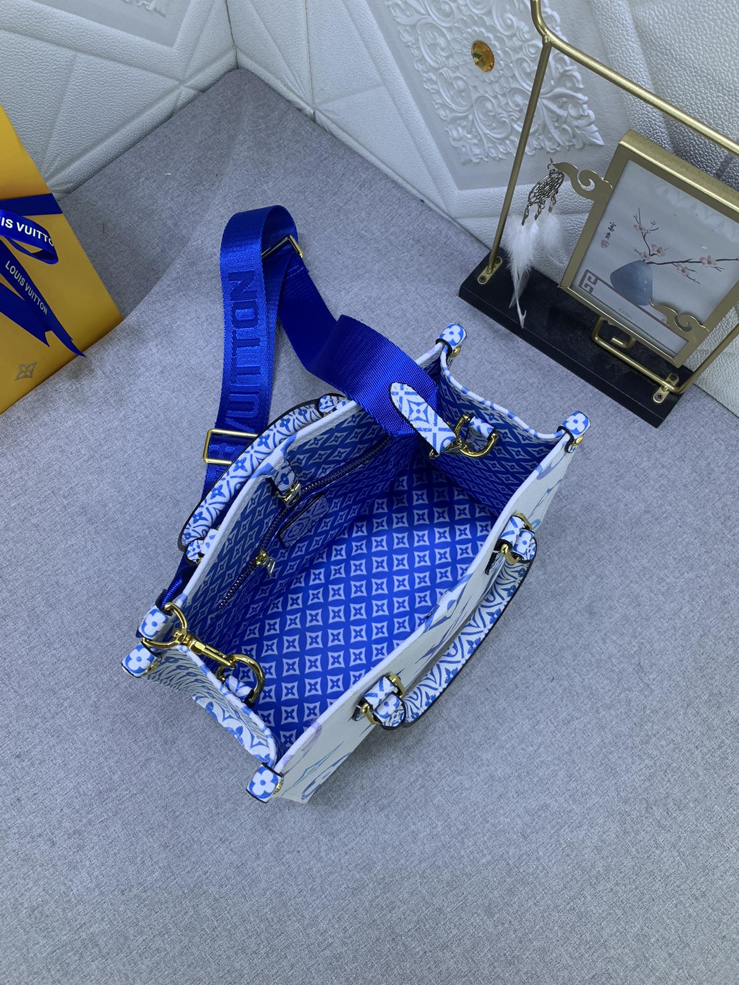 Luxury Bags Louis Vuitton  820