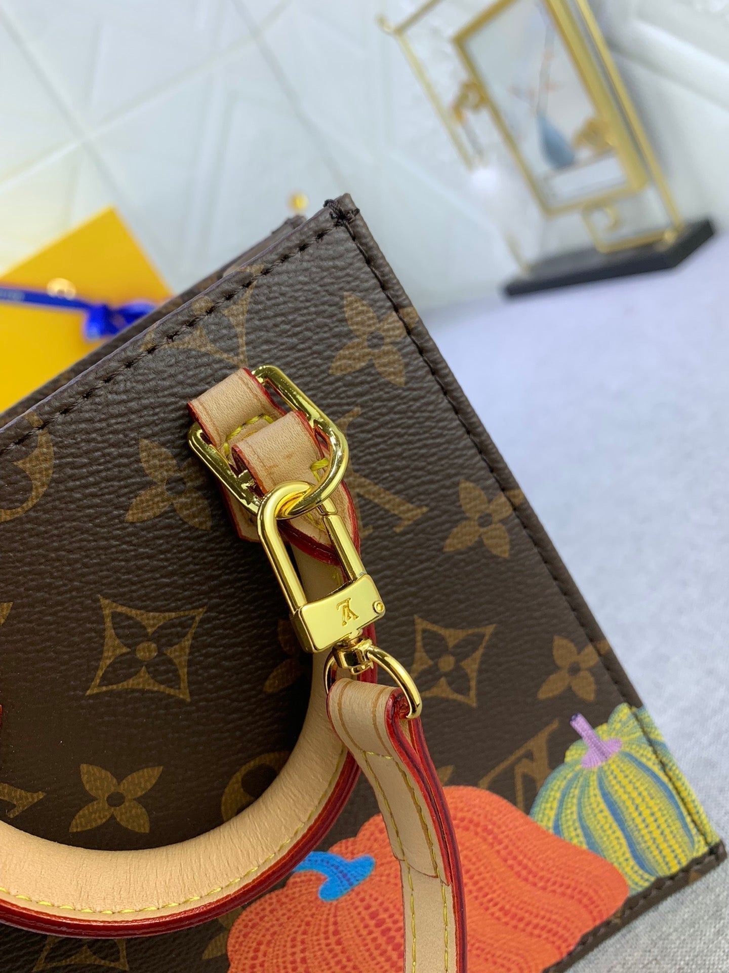 Luxury Bags Louis Vuitton  821