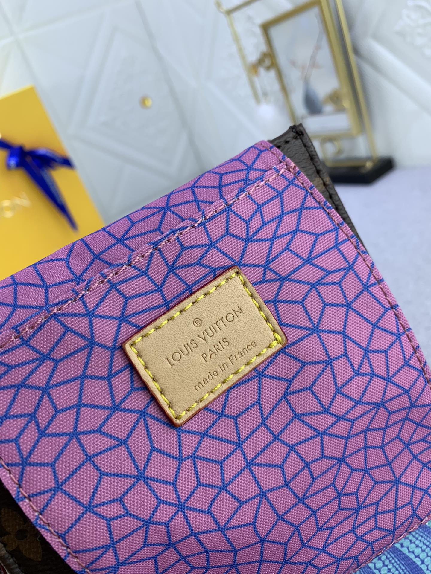 Luxury Bags Louis Vuitton  821