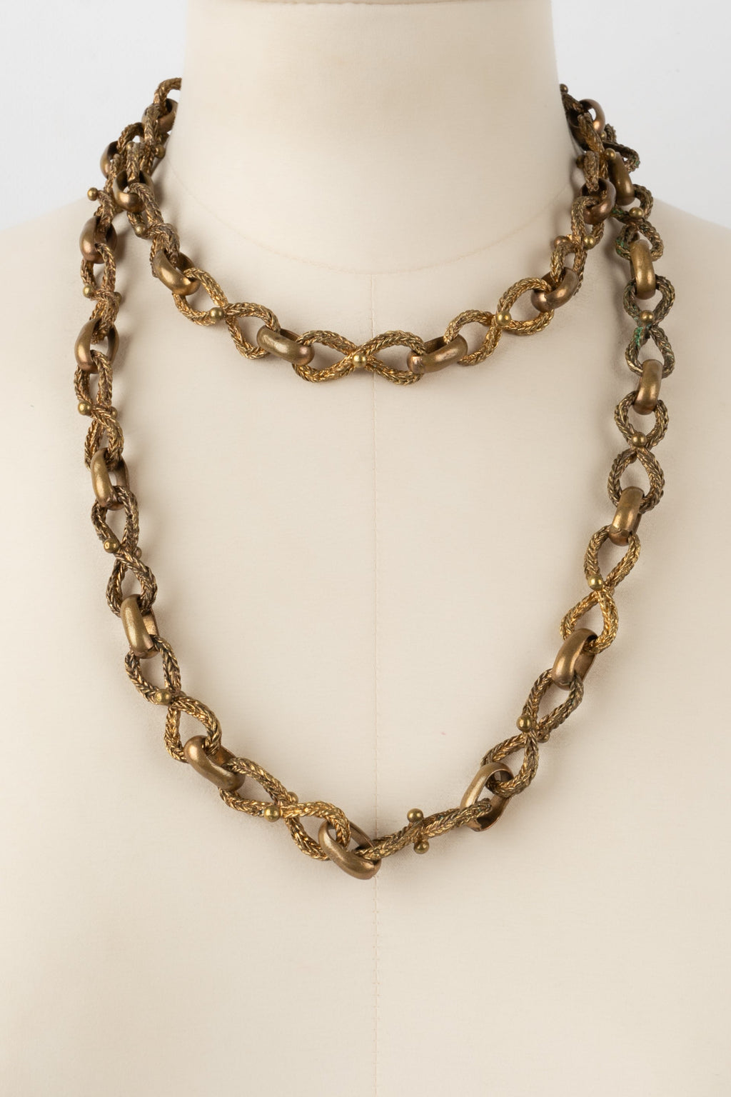 Collier dor�� Chanel 1950-60