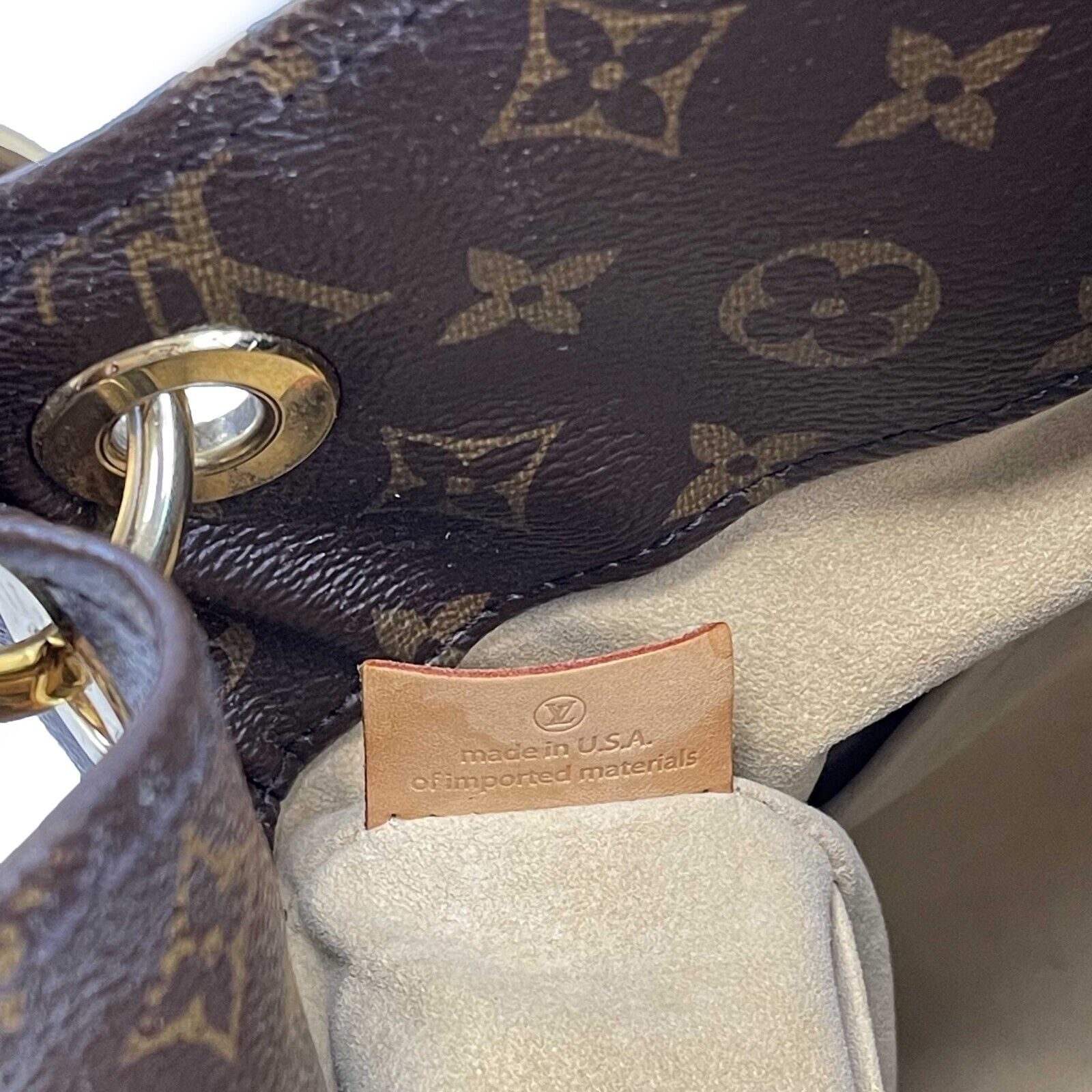 LOUIS VUITTON Artsy MM Handbag