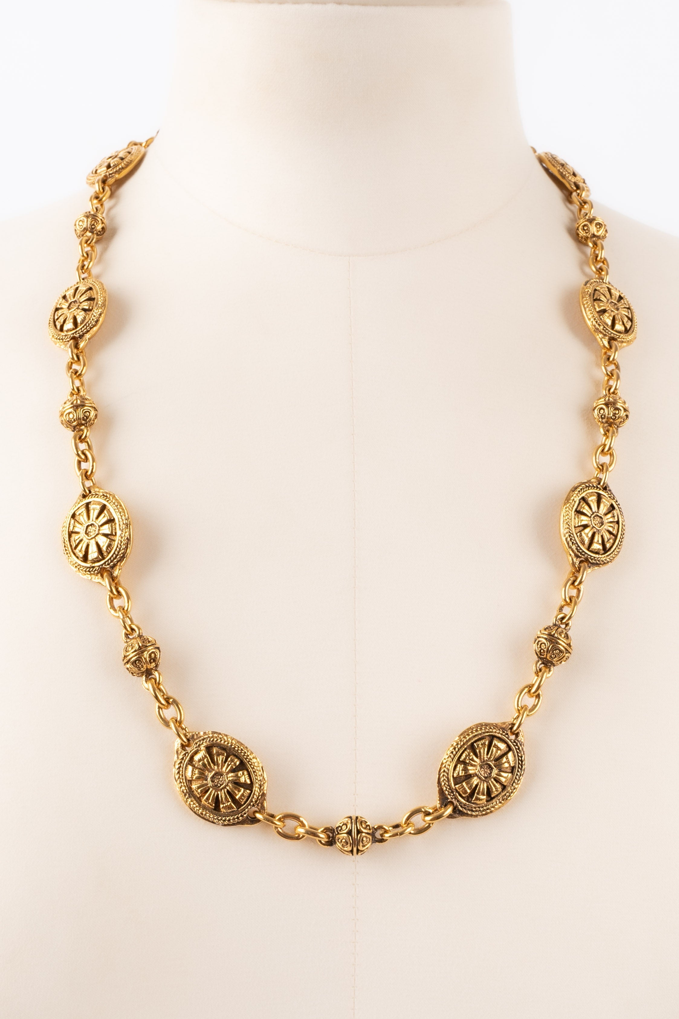 Collier dor�� Chanel 1980s