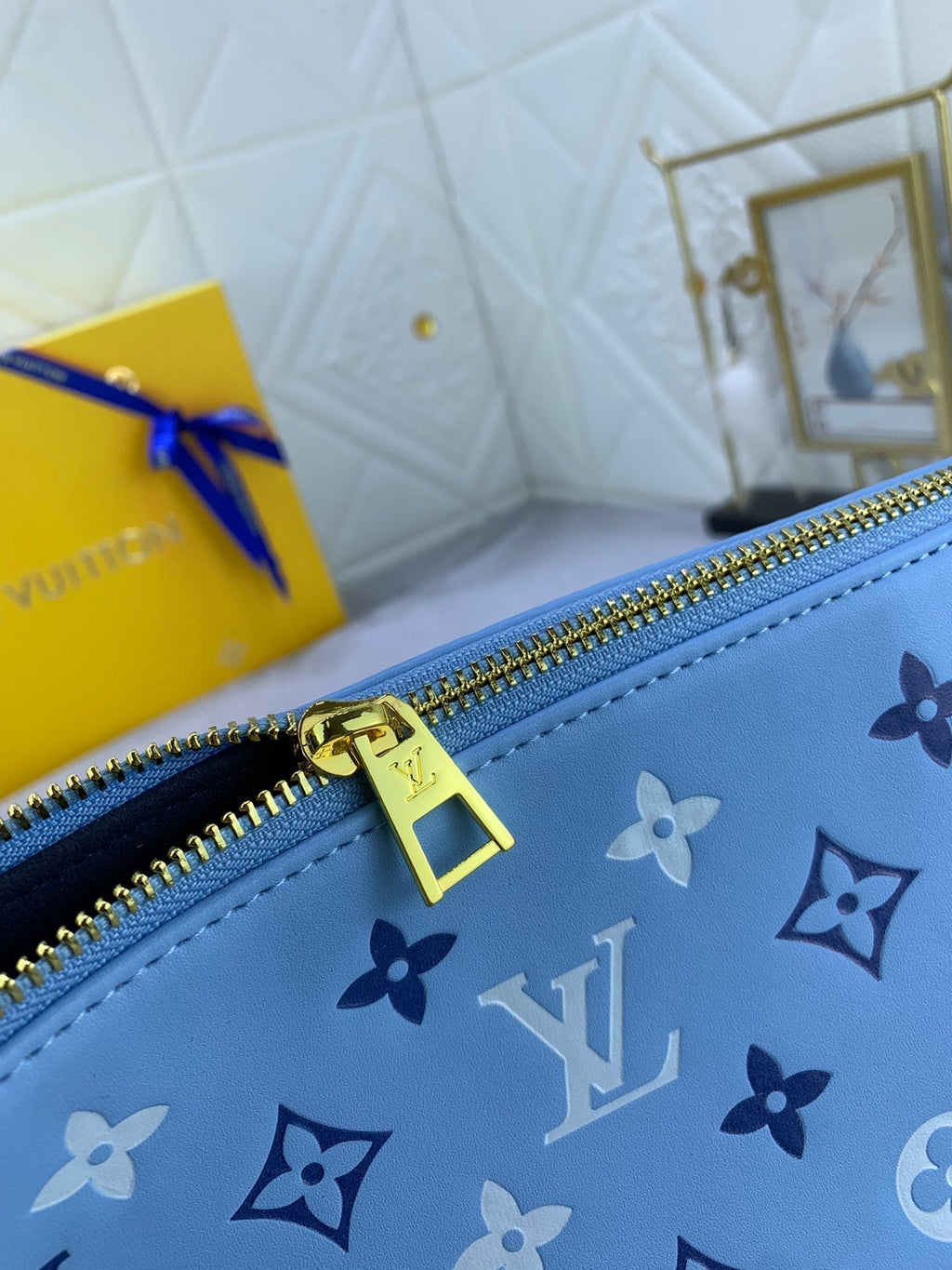 Luxury Bags Louis Vuitton  879
