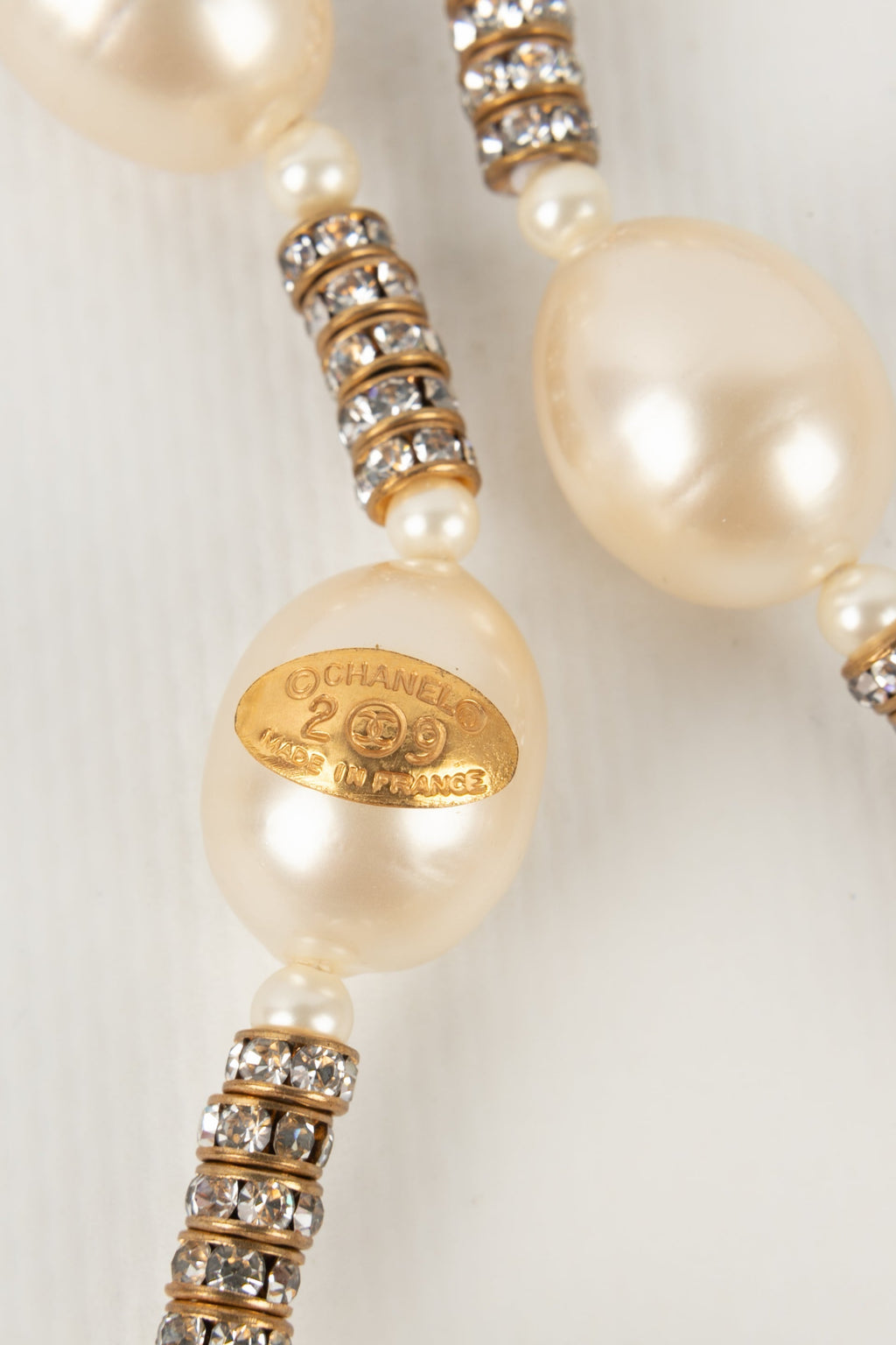 Collier de perles nacr��es Chanel 1990s