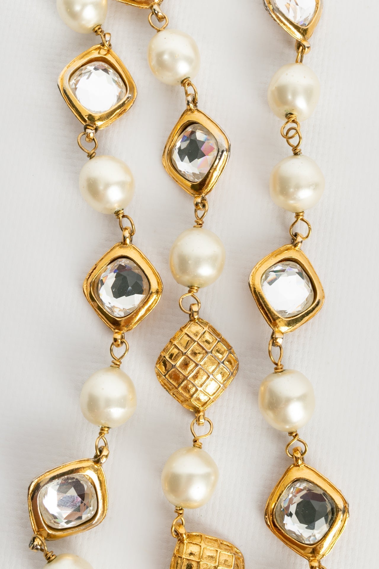Parure perl��e et strass��e Chanel