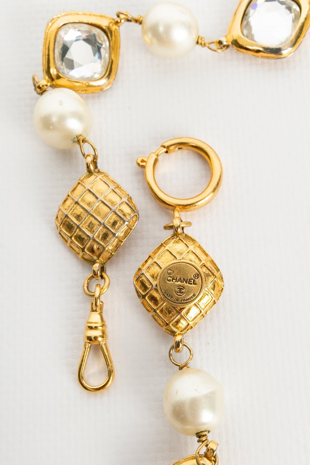 Parure perl��e et strass��e Chanel