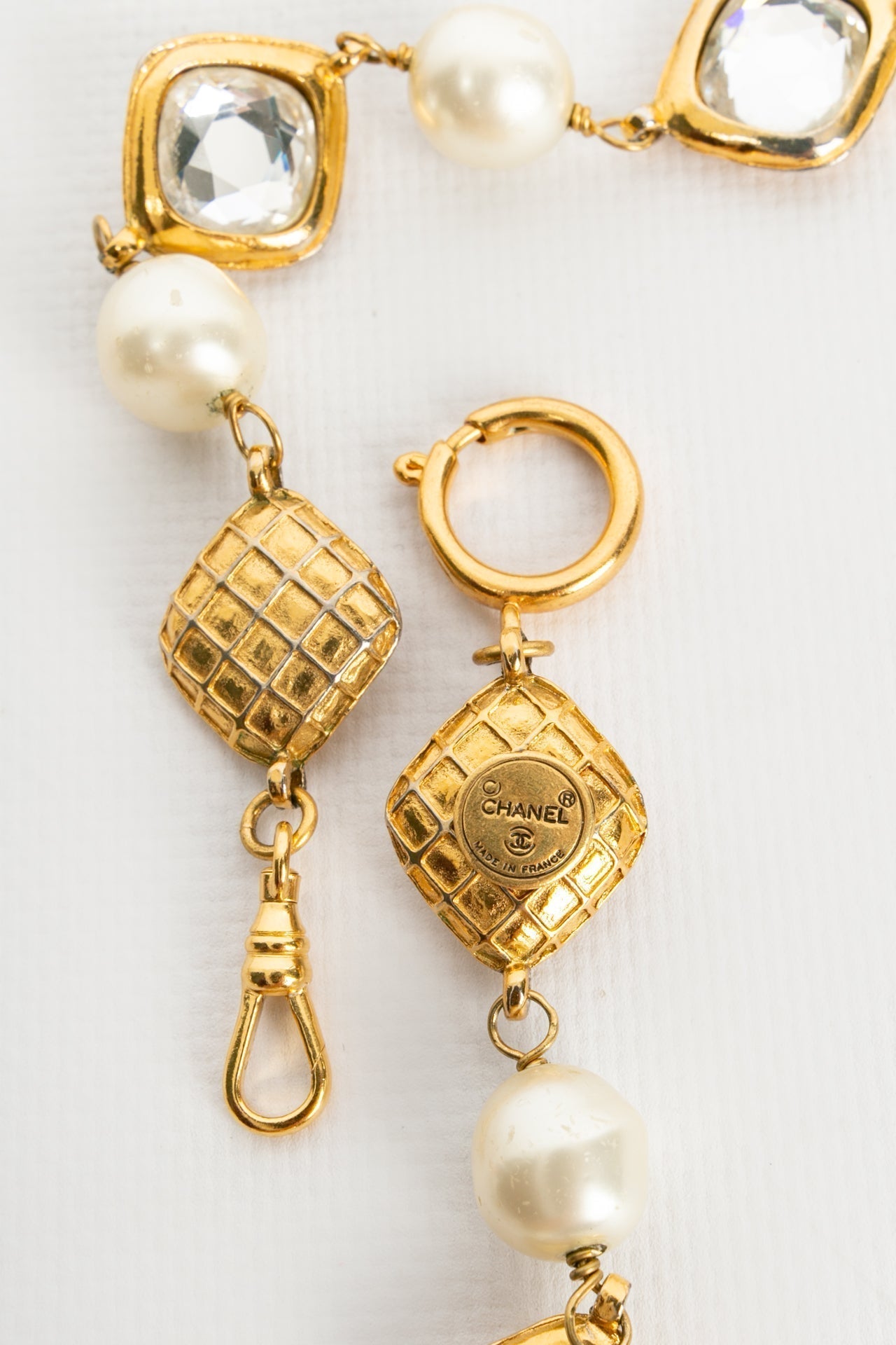 Parure perl��e et strass��e Chanel