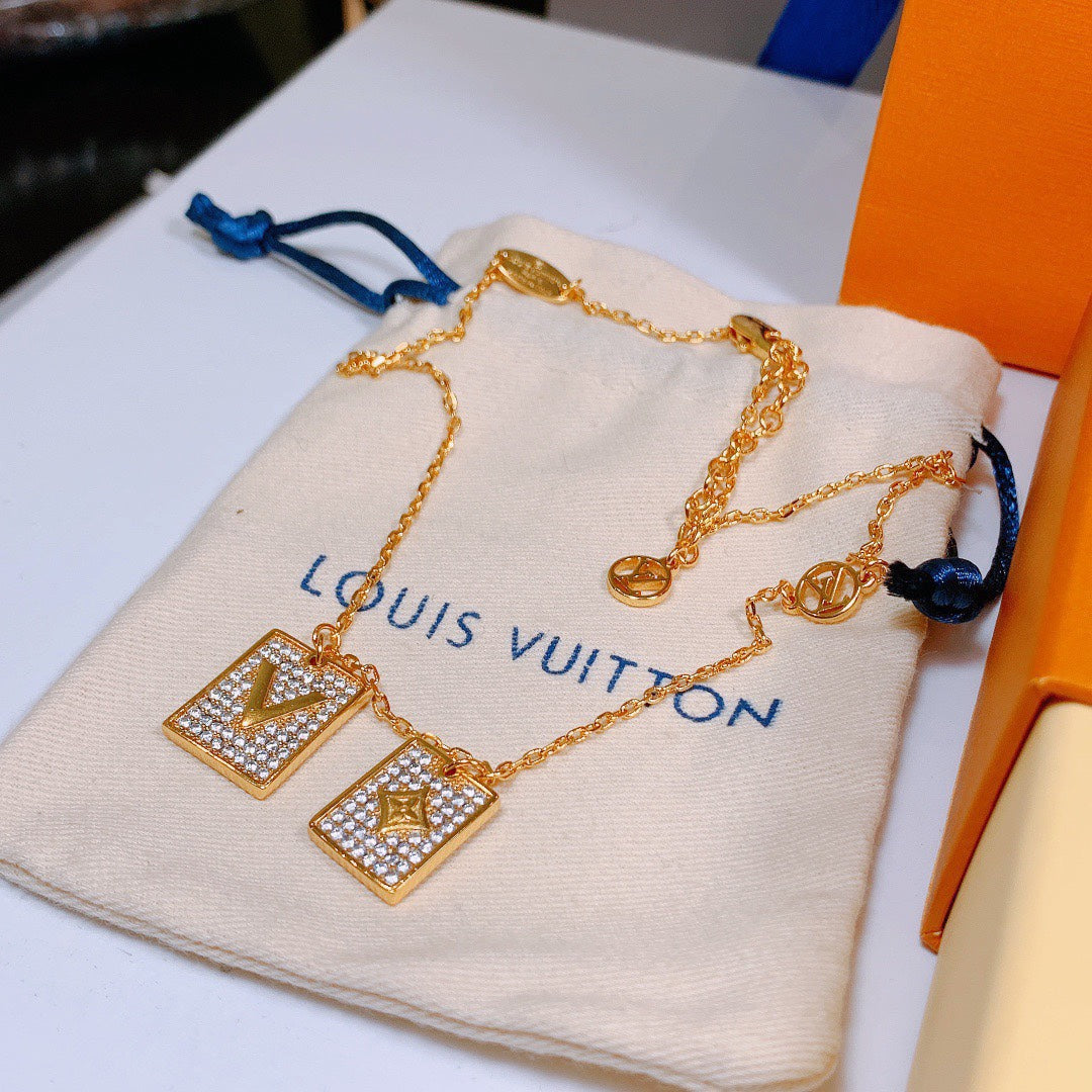 BG - Holiday Necklace louis vuitton018