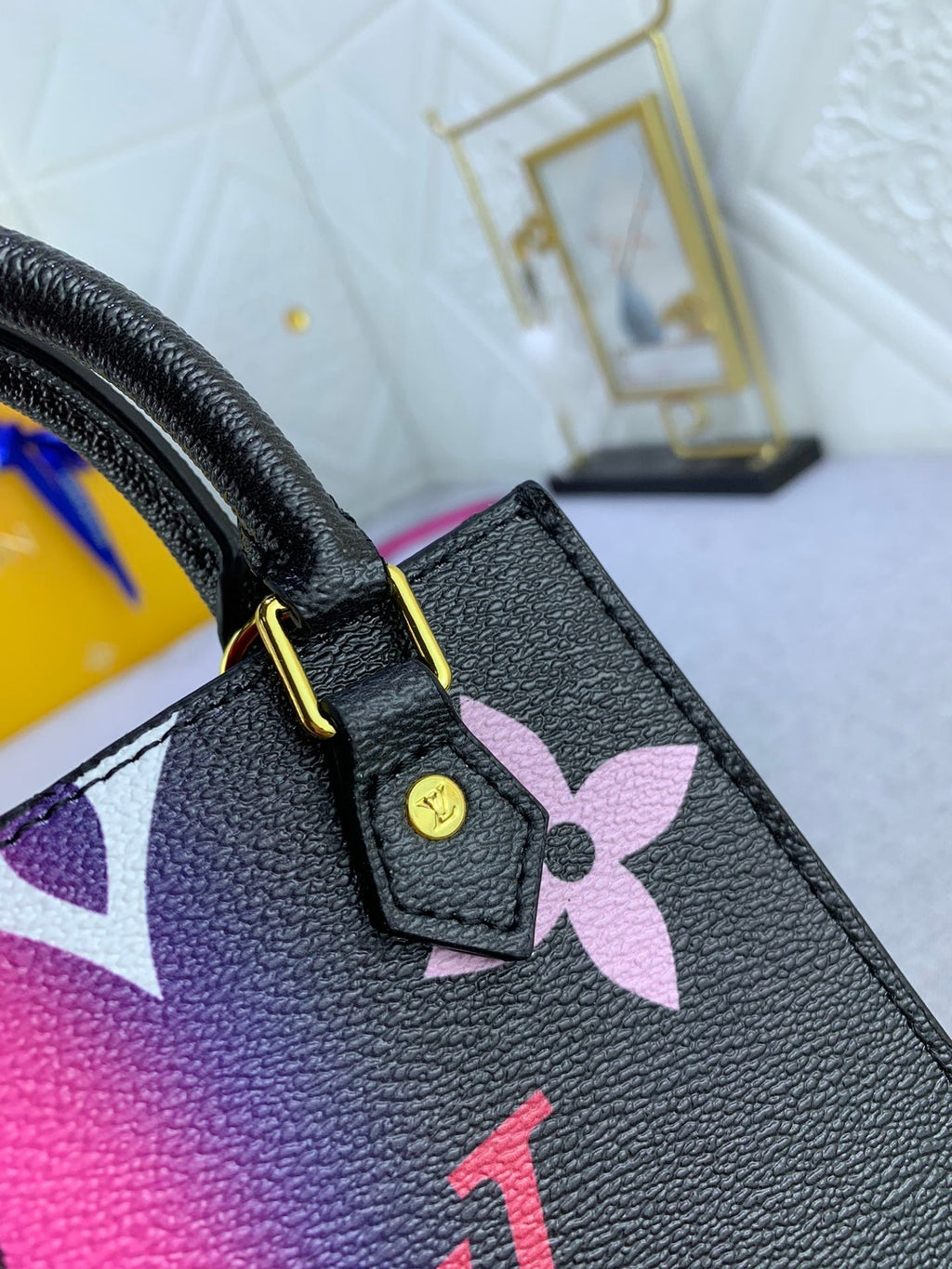 Luxury Bags Louis Vuitton  822