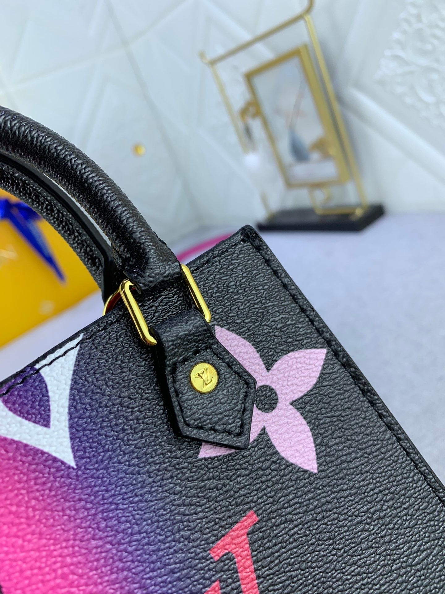 Luxury Bags Louis Vuitton  822