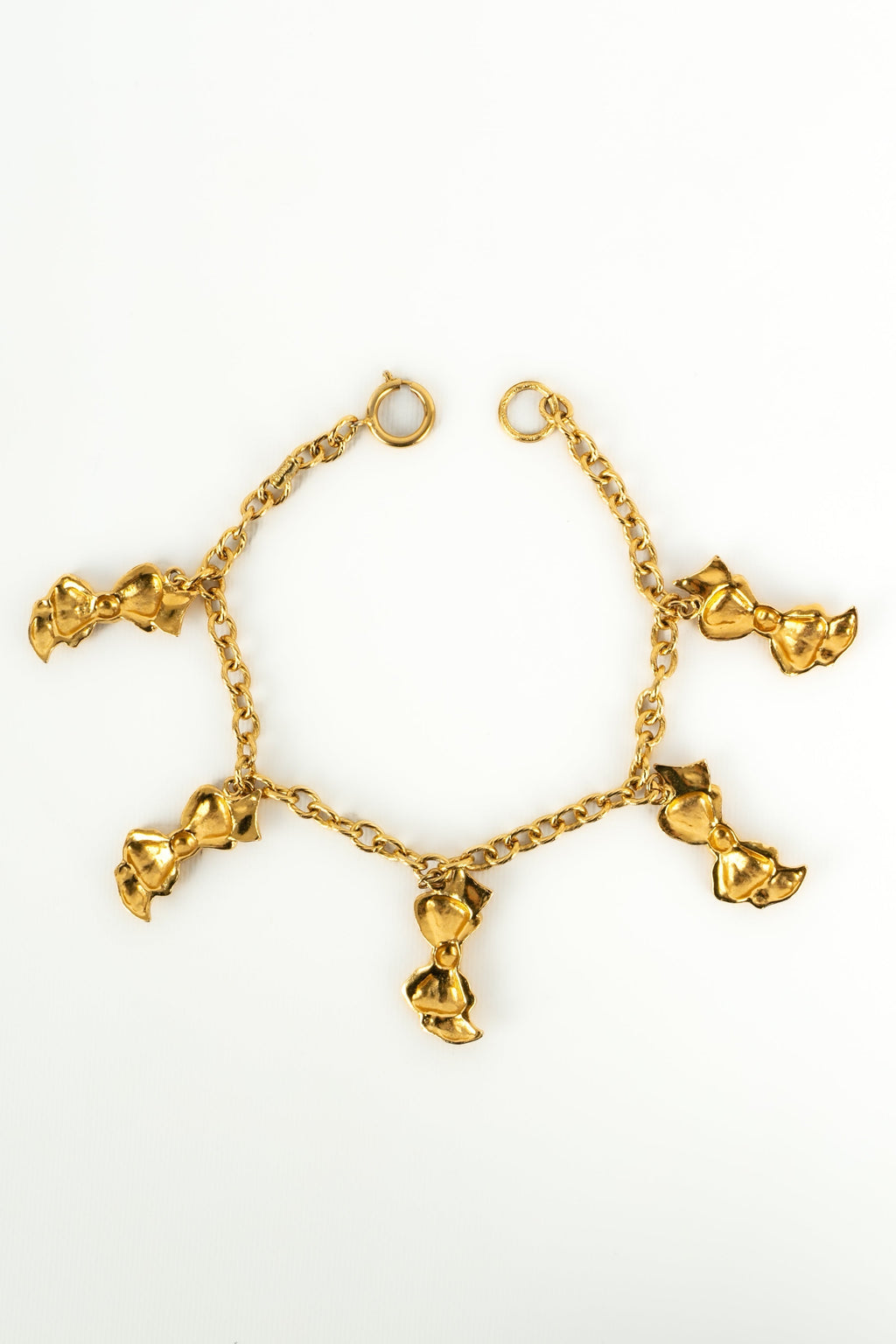 Collier dor�� Chanel