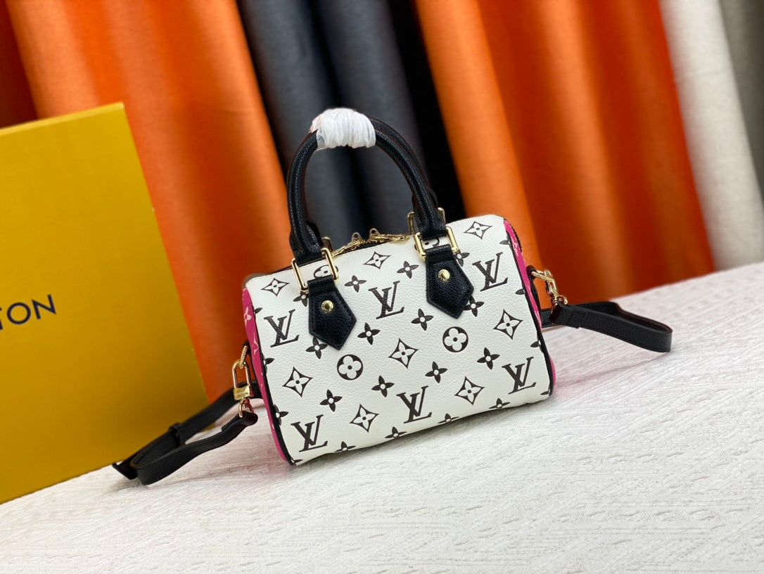 Luxury Bags Louis Vuitton  779