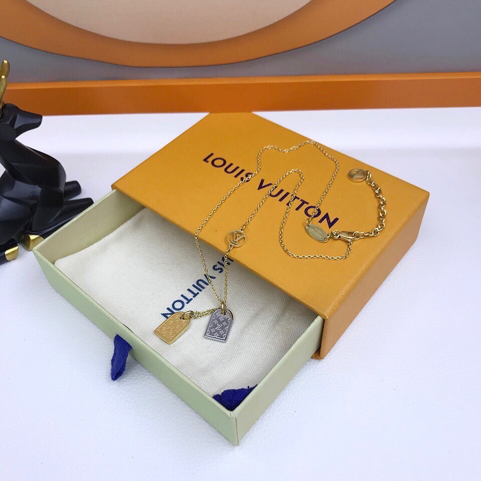BG - Holiday Necklace louis vuitton017