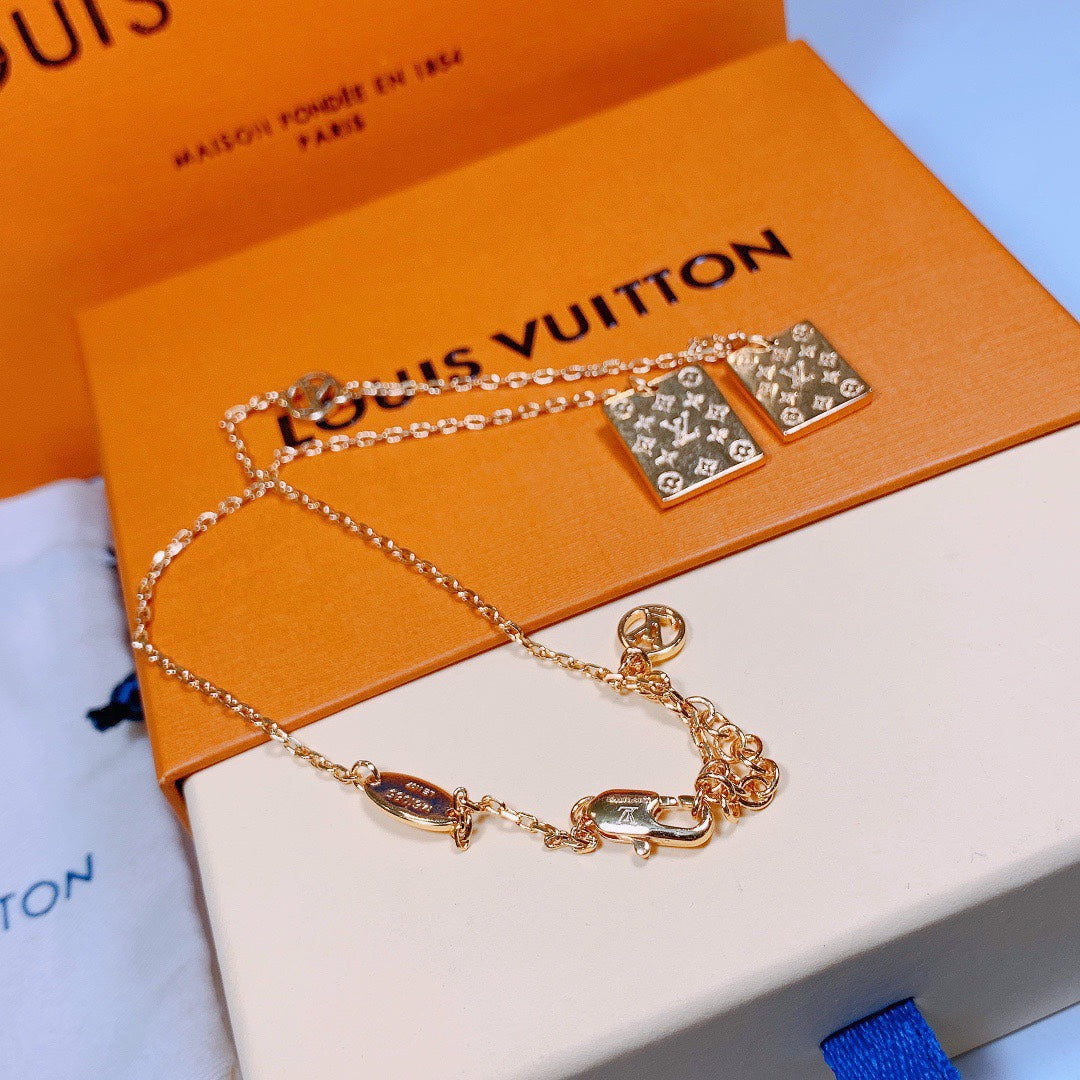 BG - Holiday Necklace louis vuitton018
