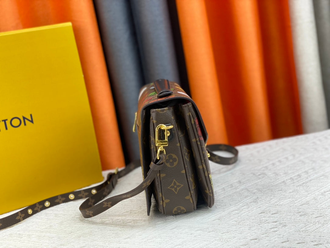 Luxury Bags Louis Vuitton  813
