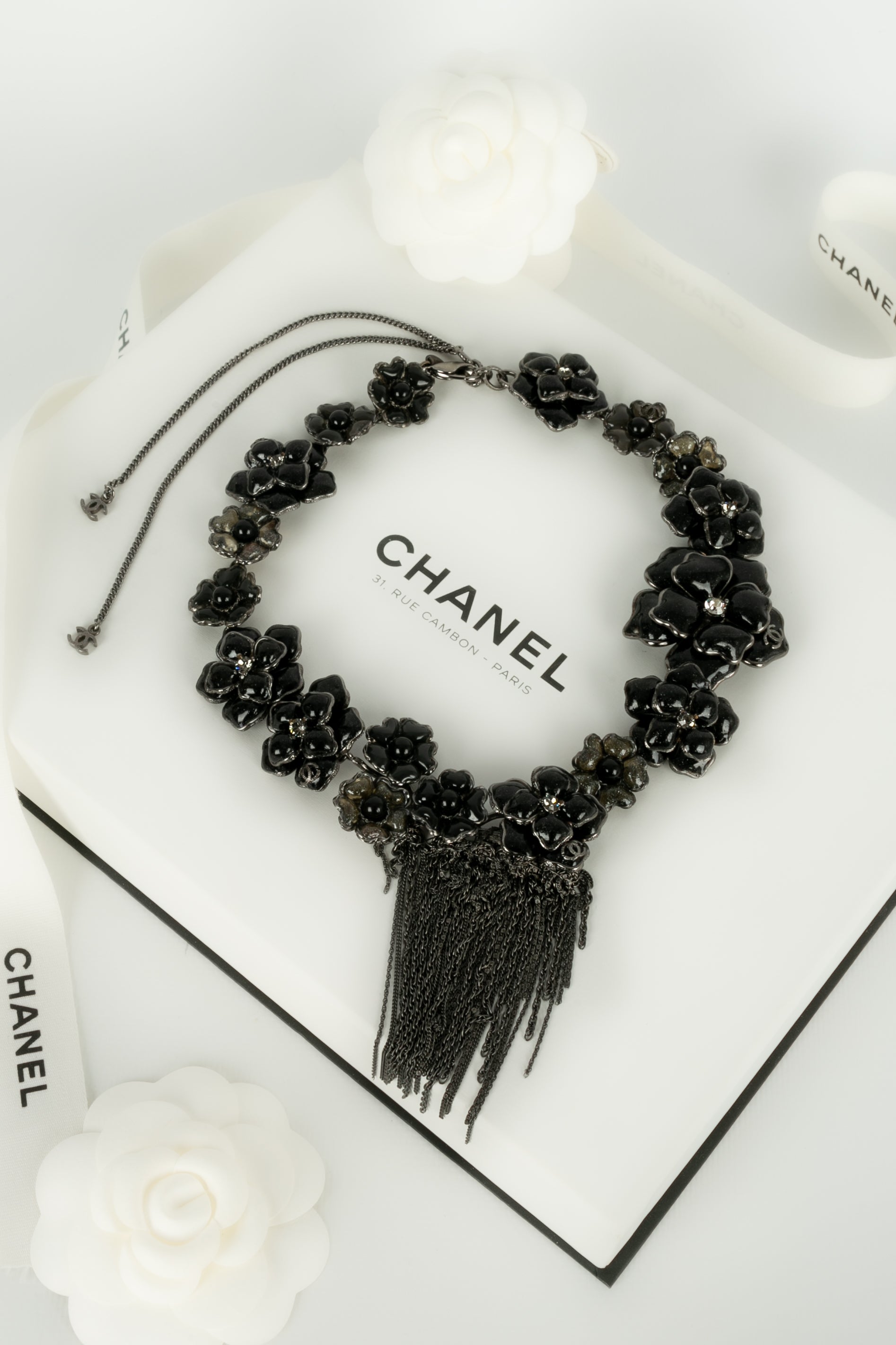 Collier cam��lia Chanel