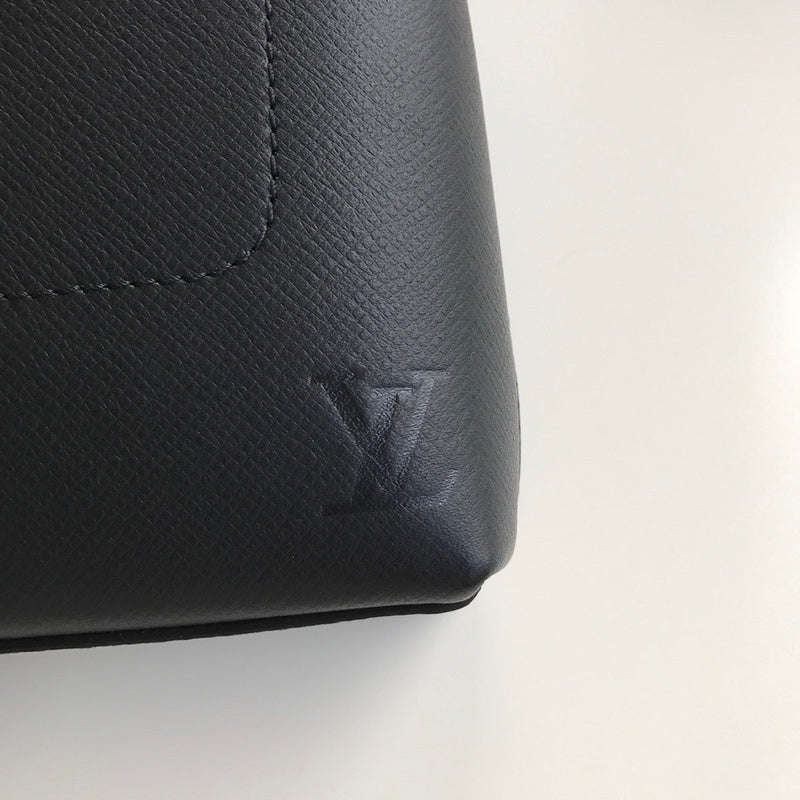 Louis Vuitton Luxury Bags 1806