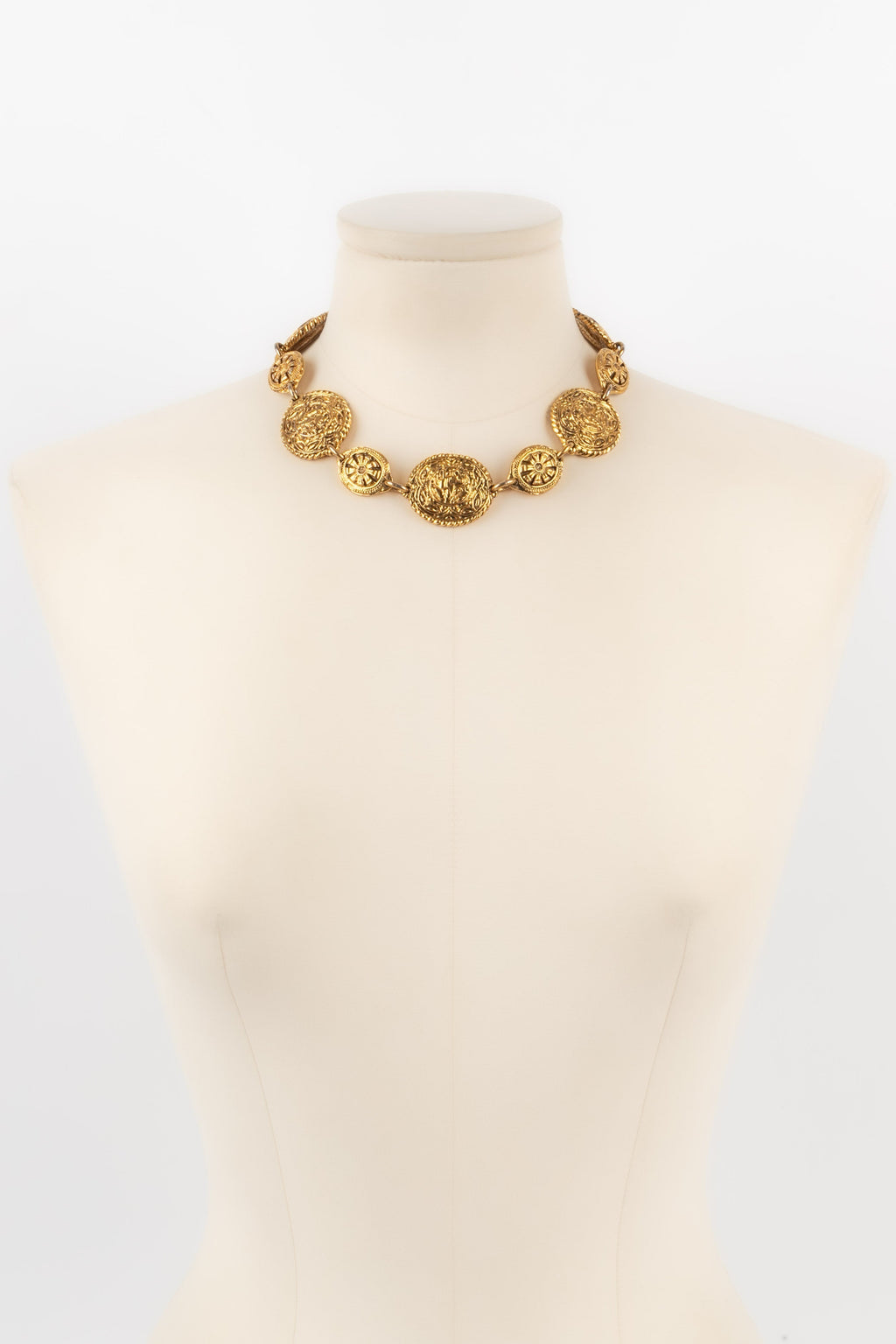 Collier dor�� Chanel 1980s
