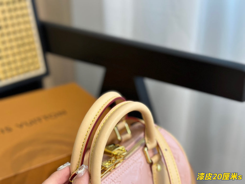 Luxury Bags Louis Vuitton  737