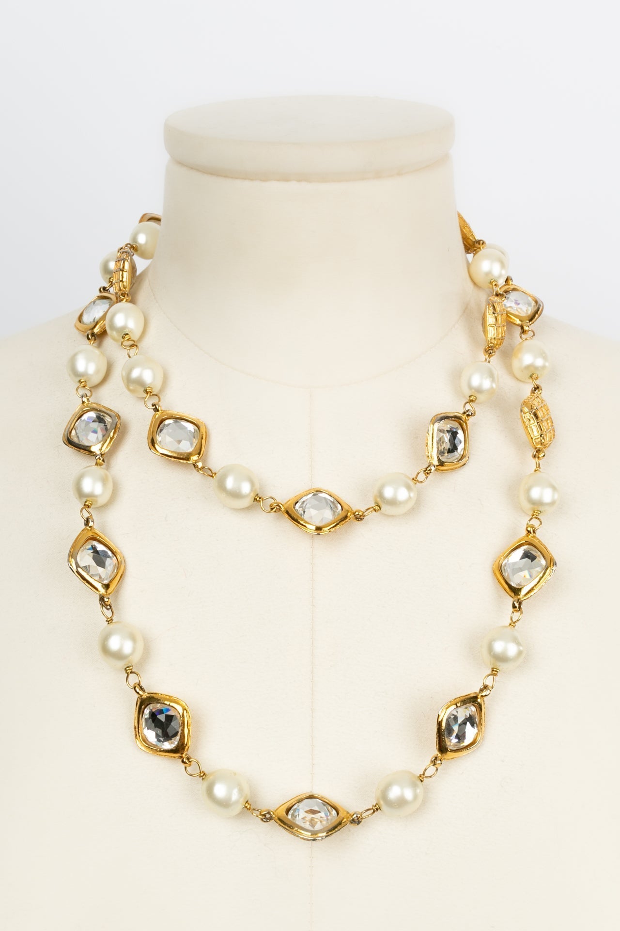 Parure perl��e et strass��e Chanel