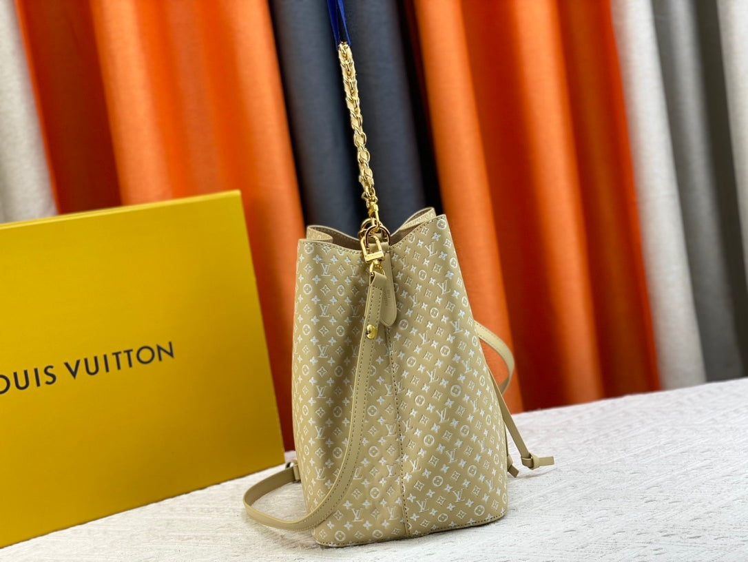 Luxury Bags Louis Vuitton  872