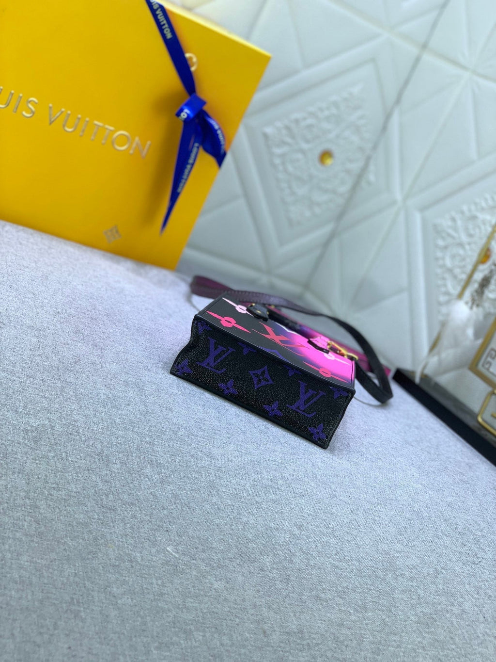 Luxury Bags Louis Vuitton  822