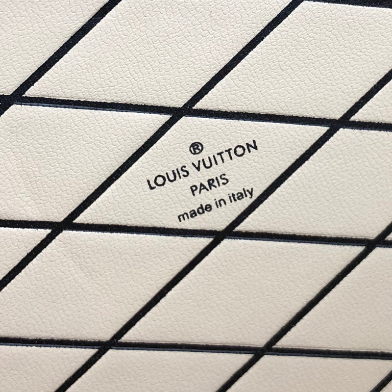 Louis Vuitton Luxury Bags 1945
