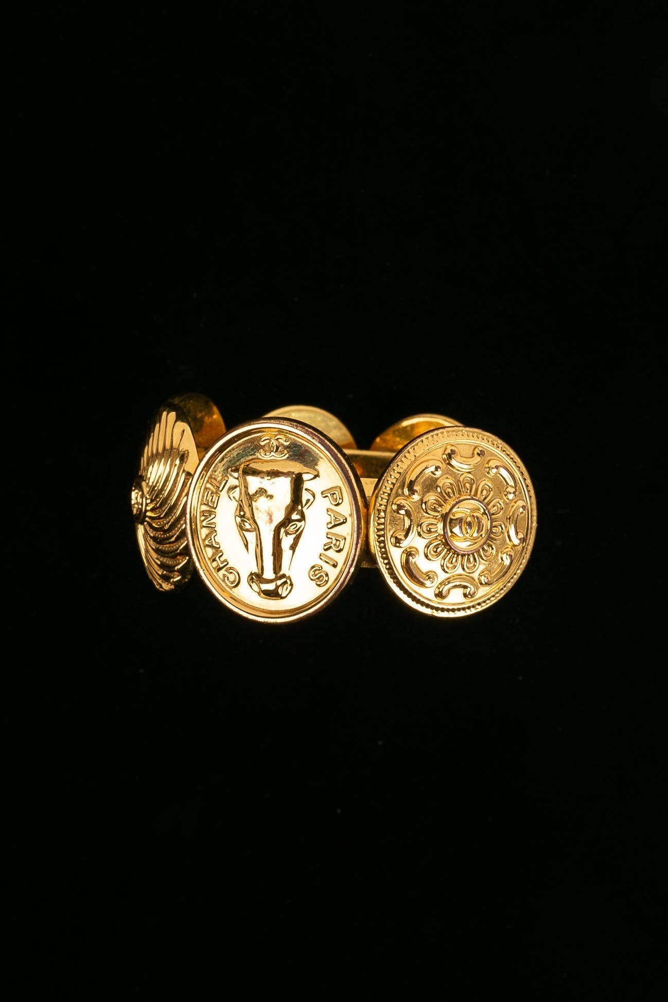 Bracelet doré Chanel